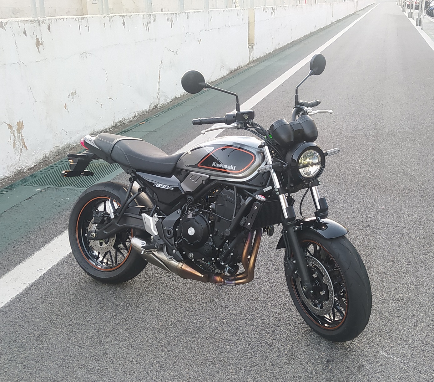 Exclusivo aceleramos a nova Kawasaki Z 650 RS!