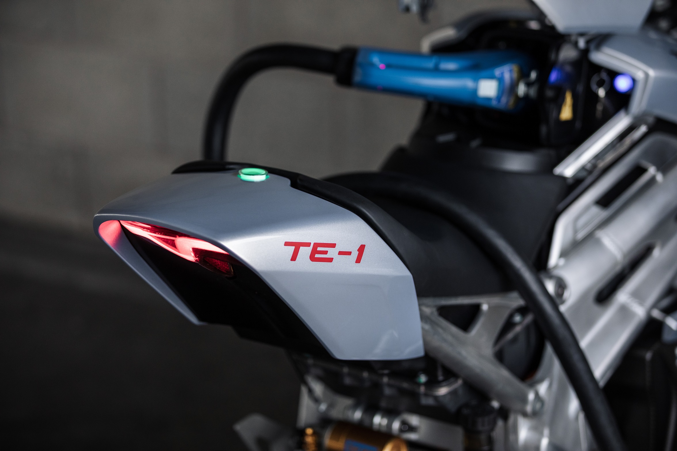 Triumph conclui testes do protótipo de moto elétrica TE-1