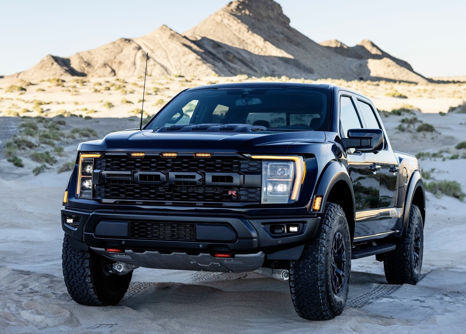 Ford revela picape F-150 Raptor R com V8 de 710 cv